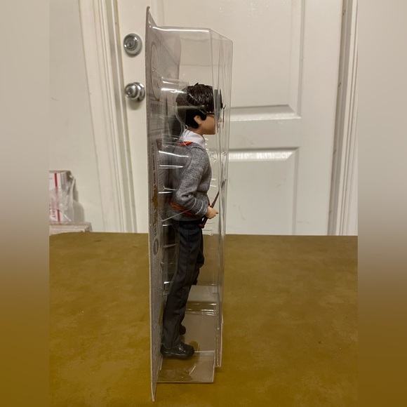 Harry Potter doll first in the line. Collectible with uniform & wand NWT NRFB - Picture 11 of 11